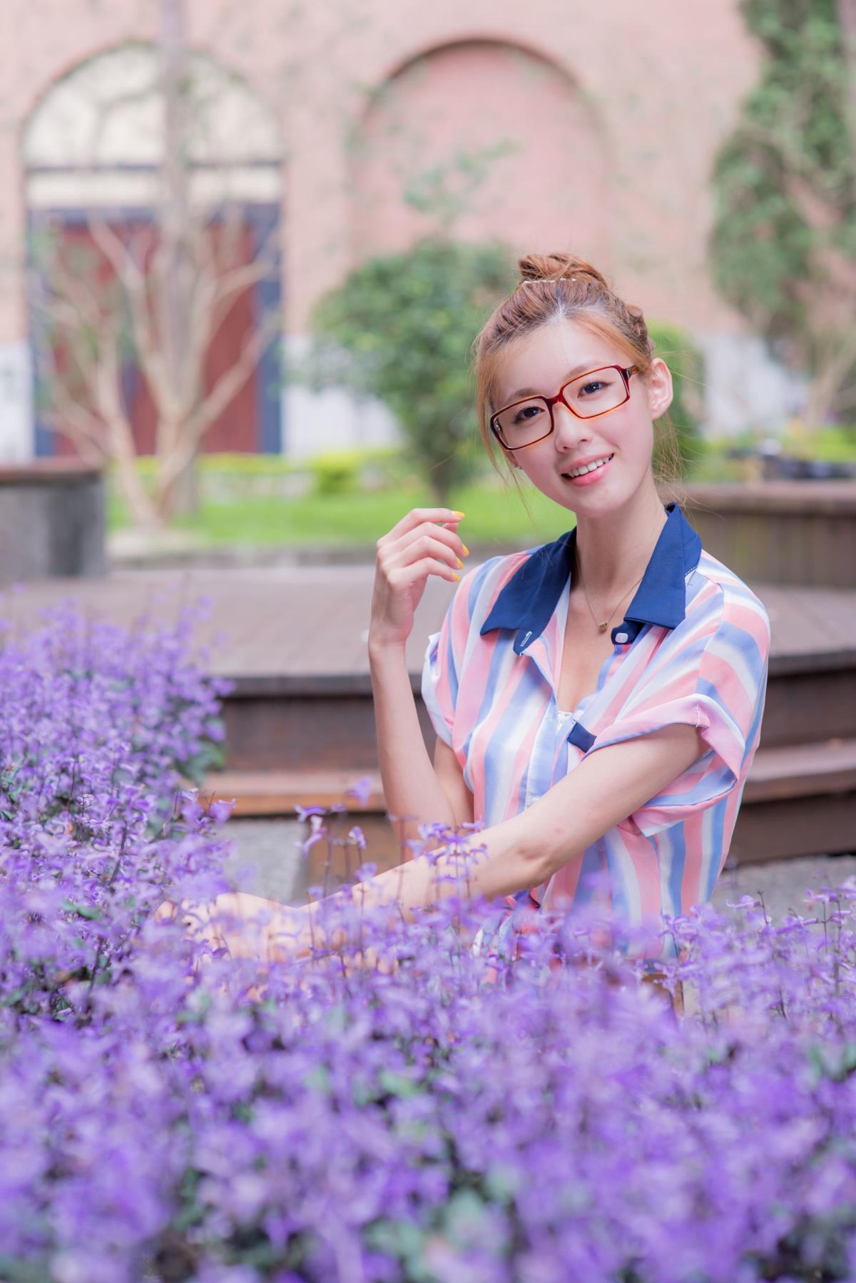 Kila晶晶\\/廖挺伶《小清新热裤美腿街拍》 写真