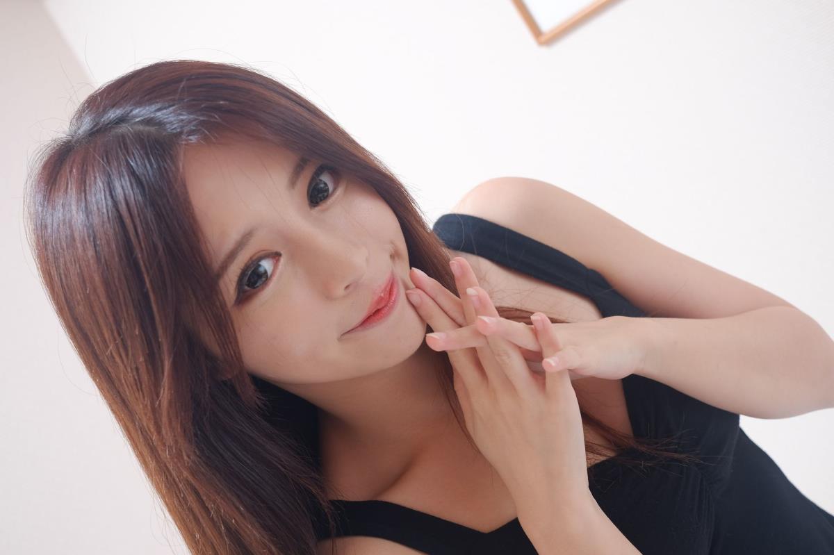 网红嫩模张齐郡JULIE《甜美吊带女神》 写真